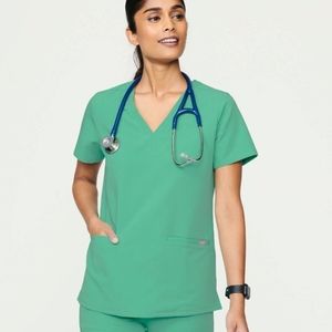 FIGS Surgical Green Medium Scrubs Set - NEW